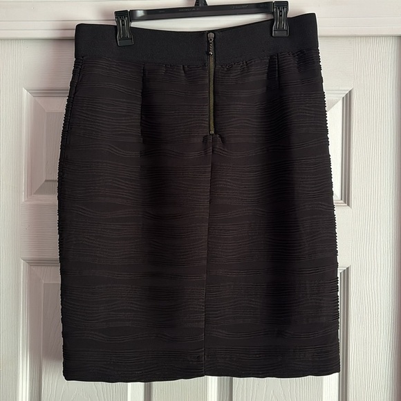 Black Textured Skirt Size 12 - Picture 3 of 4